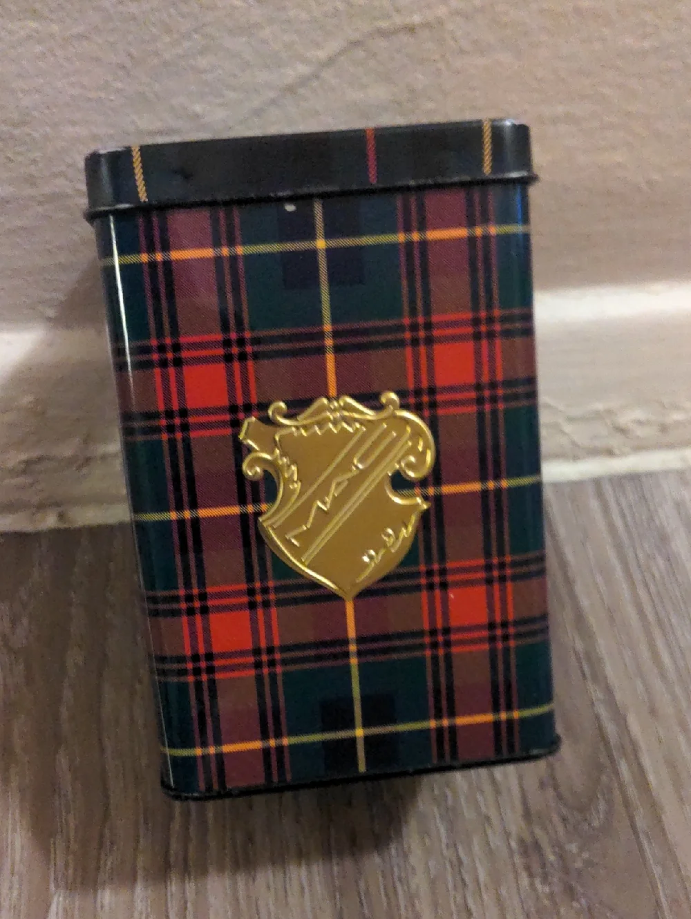 Plaid MAC cosmetics Tin Case with Gold Crest - Red & Green Tartan